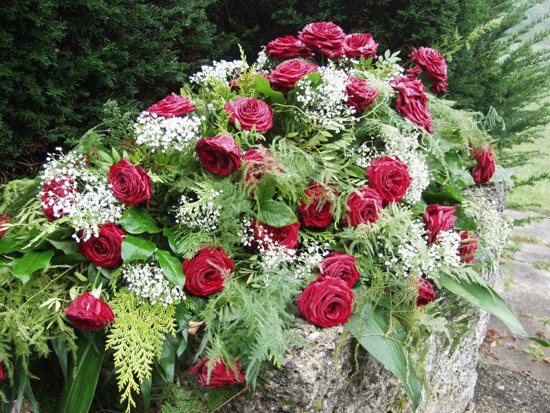 funeraire-GREOLIERES-min_roses-61203